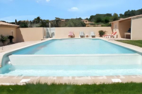 Maison confortable à Aubignan avec piscine partagée